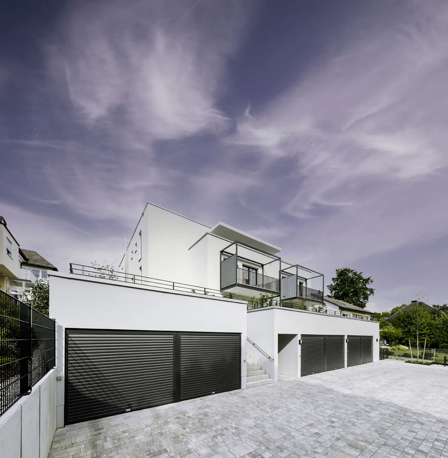 ROMA Garagedeuren - Gecco overheaddeur op flatgebouw