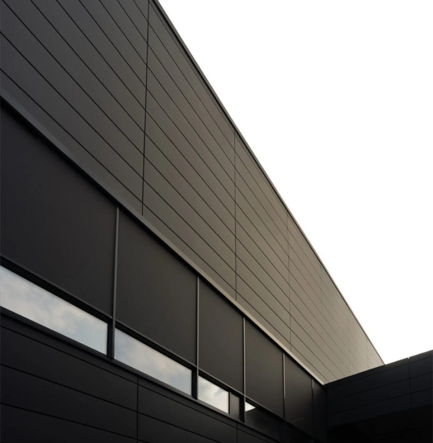 Glasvliesgevel-screens met ingenieuze, verborgen verbinding